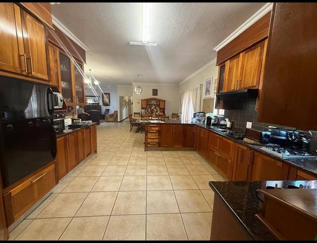 4 BEDROOM HOUSE FOR SALE IN MIDFIELD ESTATE